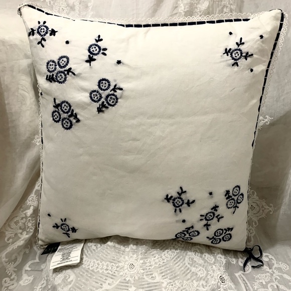Ralph lauren Cote D’Azure accent pillow white linen embroidered 20” x 20” - Picture 2 of 13